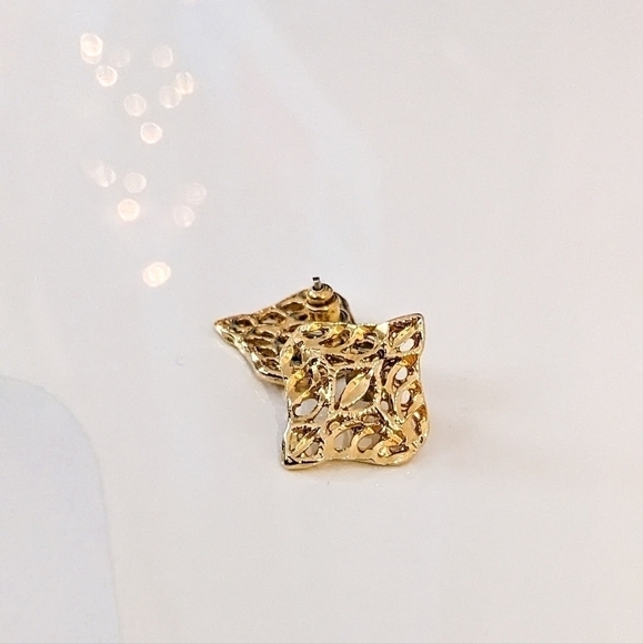 Vintage Gold Toned Diamond Cut Studs - Picture 3 of 4